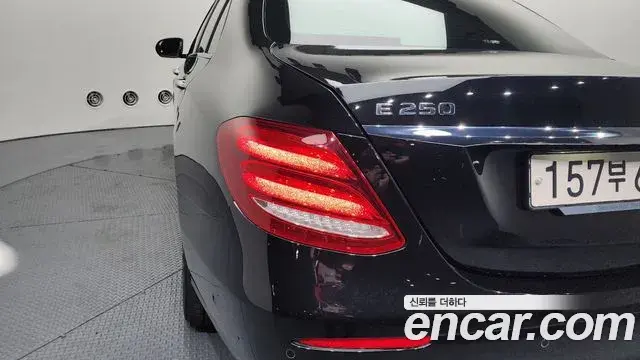 Mercedes-Benz E-Class 2020 — ფოტო 8/30