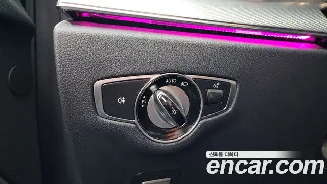 Mercedes-Benz E-Class 2020 — ფოტო 20/30