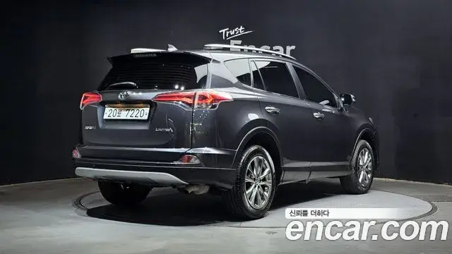 Toyota RAV4 2018 — Photo 2/20