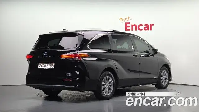 Toyota Sienna 2021 — ფოტო 18/34