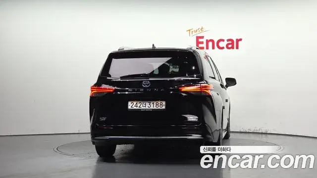 Toyota Sienna 2021 — ფოტო 24/34