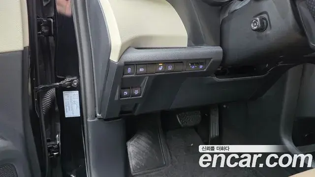 Toyota Sienna 2021 — ფოტო 11/34