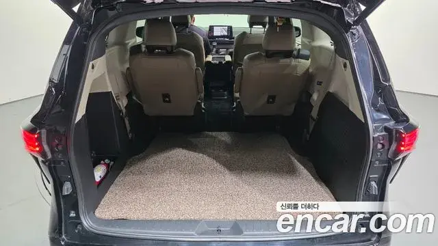 Toyota Sienna 2021 — ფოტო 10/34