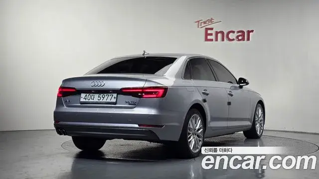 Audi A4 2018 — Фото 2/20