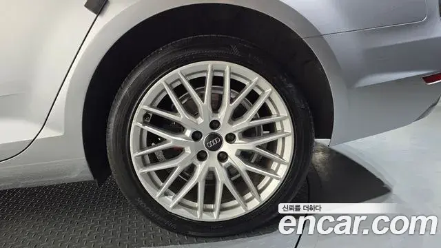 Audi A4 2018 — Şəkil 31/32