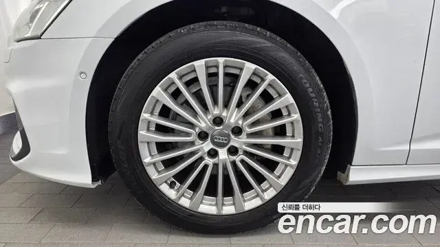 Audi A6 2020 — ფოტო 25/35