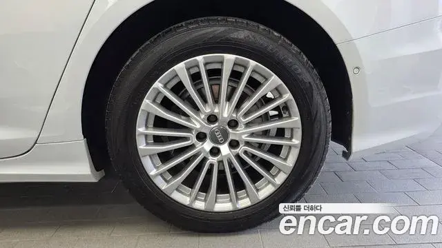 Audi A6 2020 — ფოტო 28/35