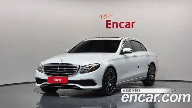 Mercedes-Benz E-Class 2018 — Photo 10/35