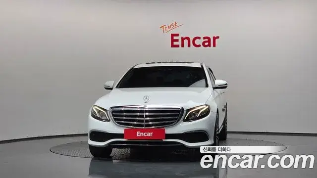 Mercedes-Benz E-Class 2018 — Photo 34/35