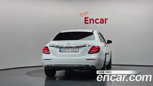 Mercedes-Benz E-Class 2018 — Photo 3/35