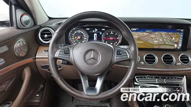 Mercedes-Benz E-Class 2018 — Photo 29/35