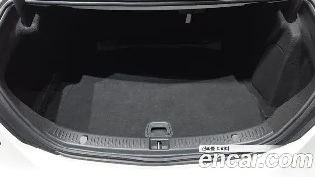 Mercedes-Benz E-Class 2018 — Photo 6/35