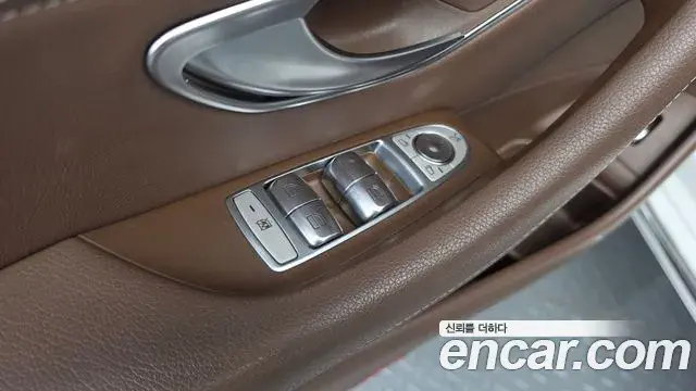 Mercedes-Benz E-Class 2018 — Photo 31/35