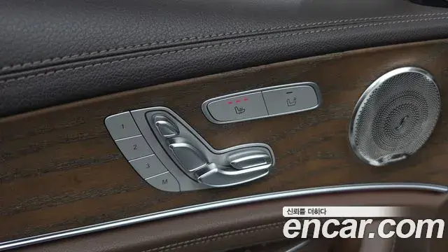 Mercedes-Benz E-Class 2018 — Photo 23/35
