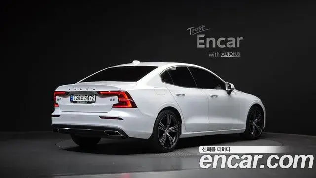 Volvo S60 2021 — Şəkil 12/32