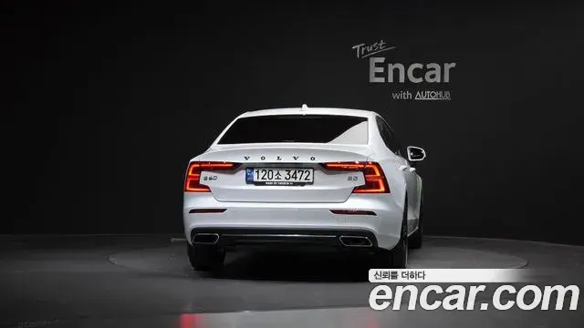 Volvo S60 2021 — Şəkil 9/32