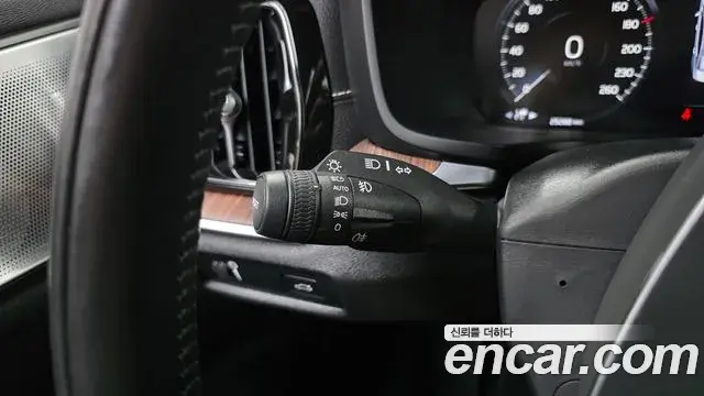 Volvo S60 2021 — Şəkil 19/32