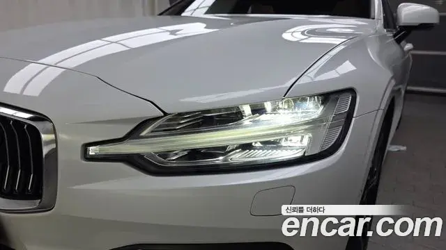Volvo S60 2021 — Şəkil 2/32
