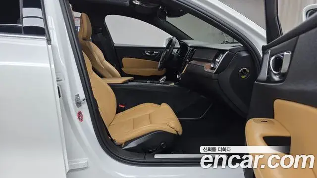 Volvo S60 2021 — Şəkil 14/32