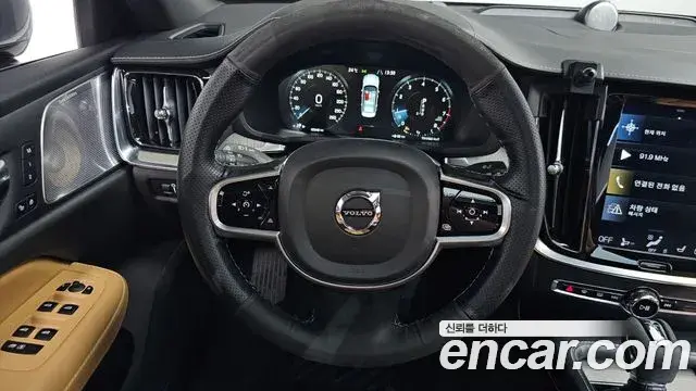 Volvo S60 2019 — Фото 12/20