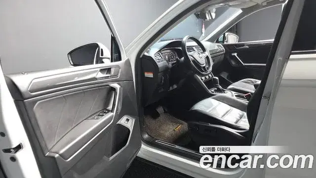 Volkswagen Tiguan Allspace 2018 — Фото 10/20