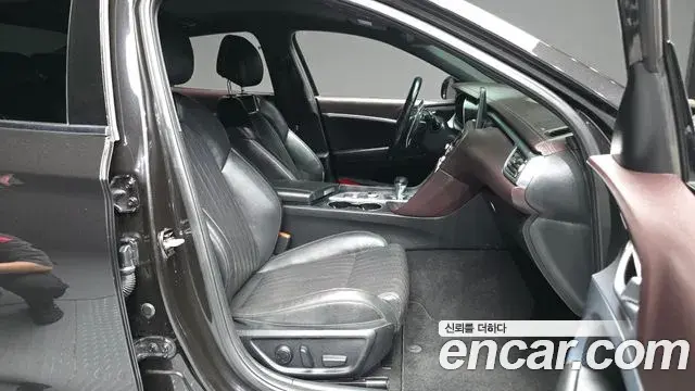 Genesis G70 2018 — ფოტო 28/30
