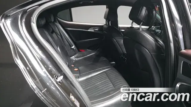 Genesis G70 2018 — ფოტო 15/30