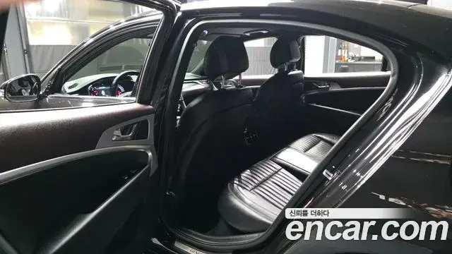 Genesis G70 2018 — ფოტო 8/30