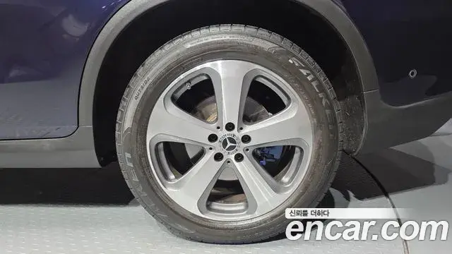 Mercedes-Benz GLC-Class 2019 — Photo 11/31