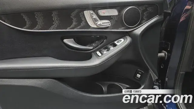 Mercedes-Benz GLC-Class 2019 — Photo 21/31