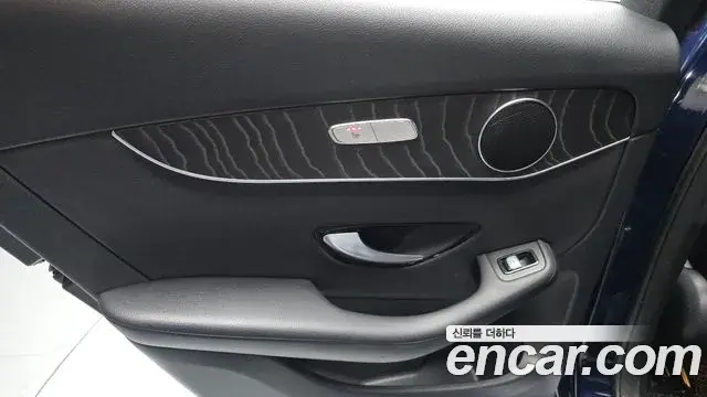Mercedes-Benz GLC-Class 2019 — Photo 7/31