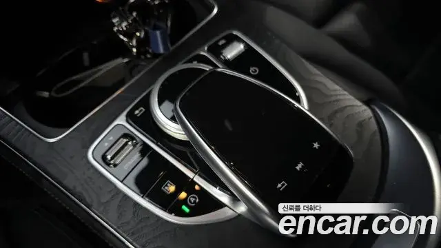 Mercedes-Benz GLC-Class 2019 — Photo 22/31
