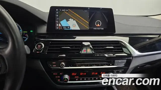 BMW 5 Series 2018 — Фото 12/20