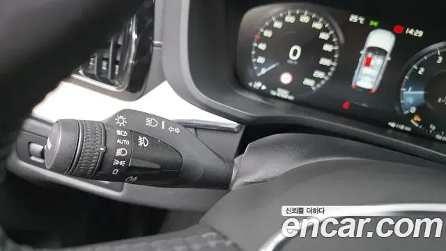 Volvo XC60 2019 — Фото 15/20