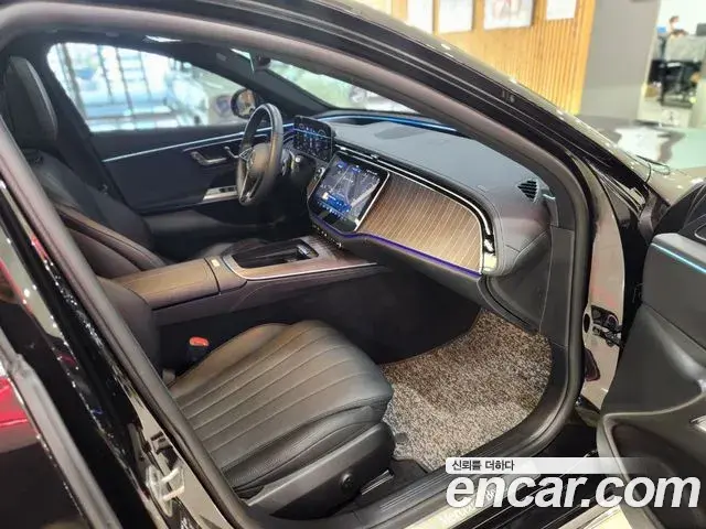 Mercedes-Benz E-Class 2025 — Фото 12/15