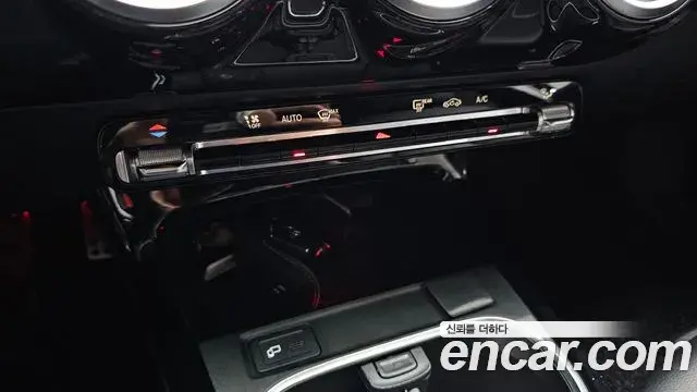 Mercedes-Benz A-Class 2021 — Photo 6/30