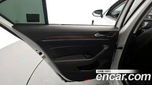 Volkswagen Passat GT 2018 — Photo 21/36