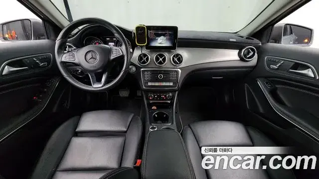 Mercedes-Benz GLA-Class 2018 — Фото 7/20
