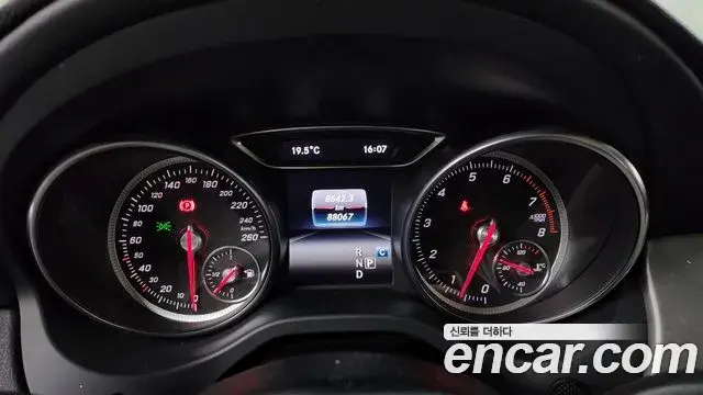 Mercedes-Benz GLA-Class 2018 — Фото 8/20