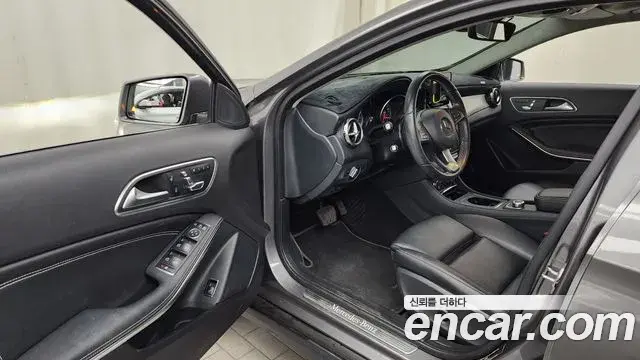 Mercedes-Benz GLA-Class 2018 — Фото 10/20