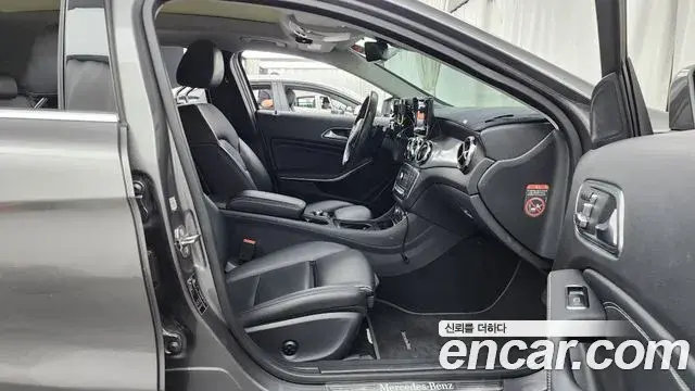 Mercedes-Benz GLA-Class 2018 — Фото 11/20