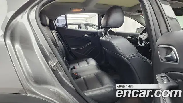 Mercedes-Benz GLA-Class 2018 — Фото 12/20