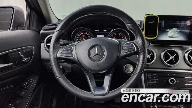 Mercedes-Benz GLA-Class 2018 — Фото 13/20