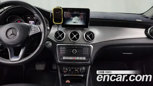 Mercedes-Benz GLA-Class 2018 — Фото 14/20