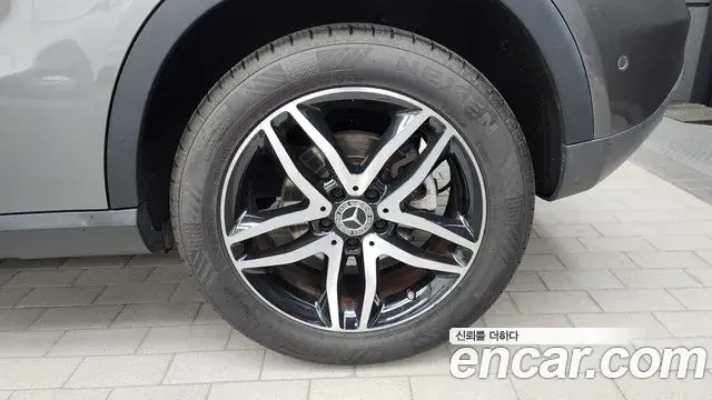 Mercedes-Benz GLA-Class 2018 — ფოტო 15/32