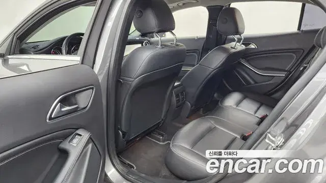 Mercedes-Benz GLA-Class 2018 — ფოტო 27/32