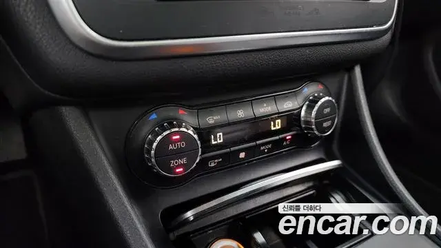 Mercedes-Benz GLA-Class 2018 — ფოტო 28/32