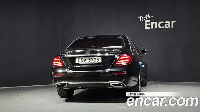 Mercedes-Benz E-Class 2018 — ფოტო 3/20