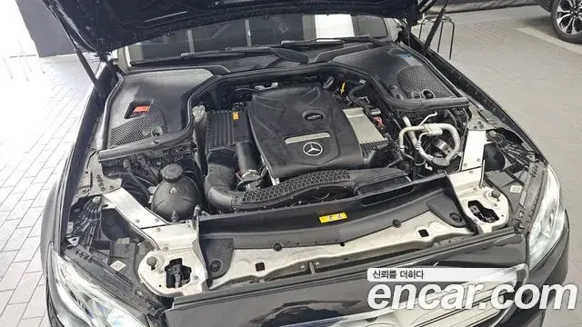 Mercedes-Benz E-Class 2018 — ფოტო 13/20