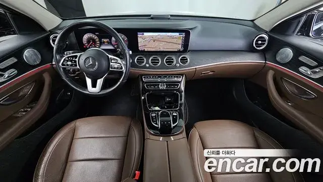 Mercedes-Benz E-Class 2018 — ფოტო 19/20